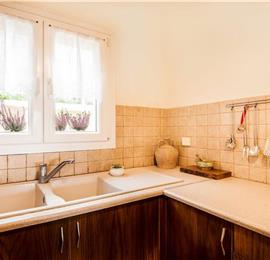 3 bedroom villa with pool & sea & mountain views, Episkepsi, sleeps 7